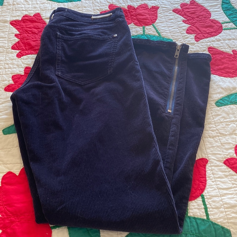 Pilcro navy corduroy pants with zips at ankles on EUC.